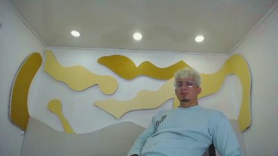 ZeusTrys live cam on Cam4