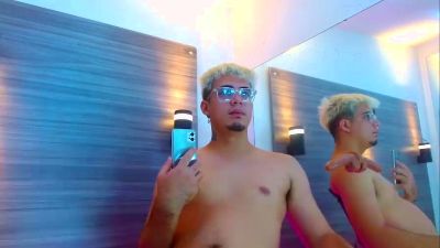 ZeusTrys live cam on Cam4