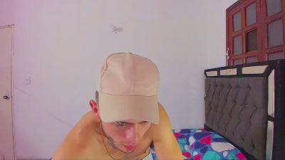 Zeus_Eddy live cam on Cam4