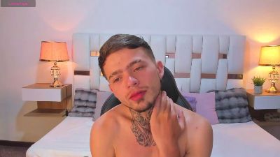 Zeus_damian21 live cam on Cam4