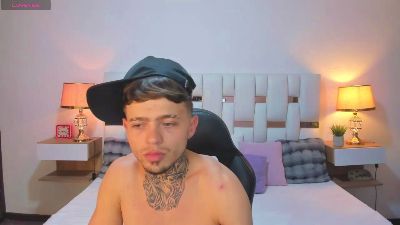 Zeus_damian21 live cam on Cam4