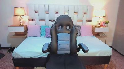 Zeus_damian21 live cam on Cam4