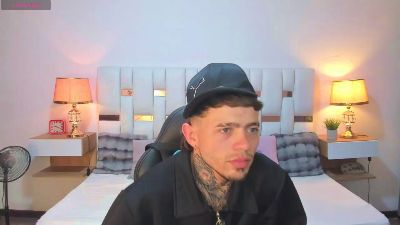 Zeus_damian21 live cam on Cam4