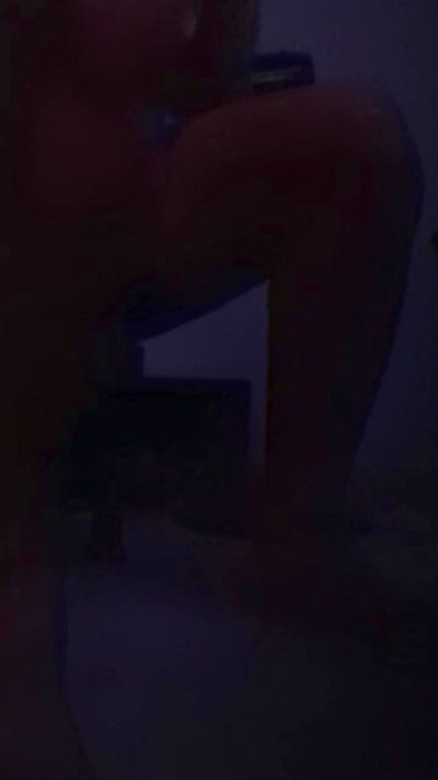 Zharhot live cam on Cam4