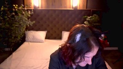 ZlataSkyz live cam on Cam4