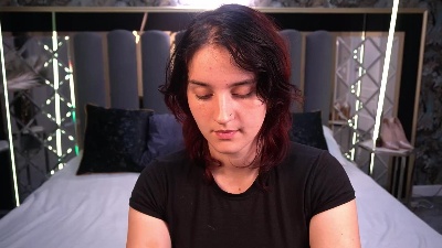 ZlataSkyz live cam on Cam4