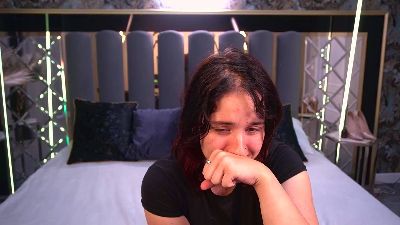 ZlataSkyz live cam on Cam4