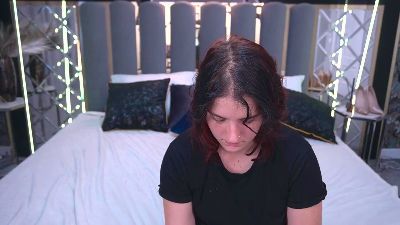 ZlataSkyz live cam on Cam4