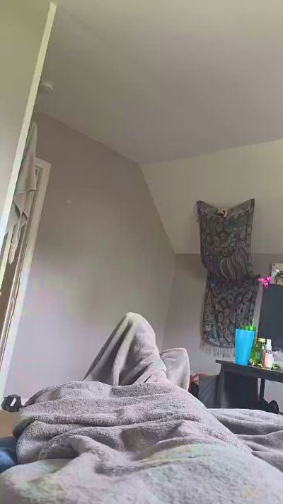 Zommeee live cam on Cam4