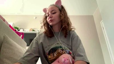 ZulaLoncaric live cam on Cam4