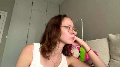 ZulaLoncaric live cam on Cam4