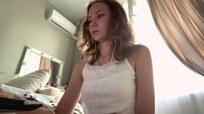 ZulaLoncaric live cam on Cam4