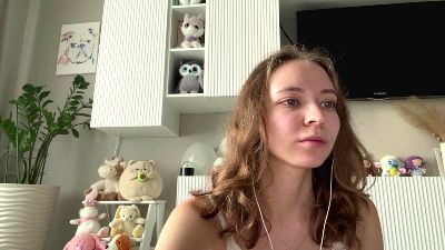 ZulaLoncaric live cam on Cam4