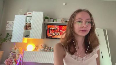 ZulaLoncaric live cam on Cam4