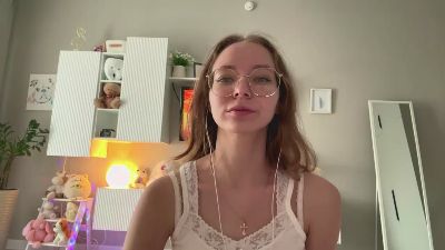 ZulaLoncaric live cam on Cam4