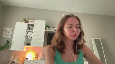 ZulaLoncaric live cam on Cam4