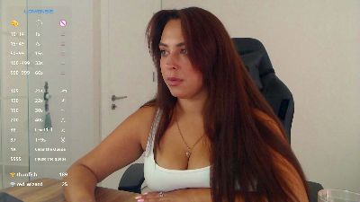 _Just_a_queen_3 live cam on Cam4