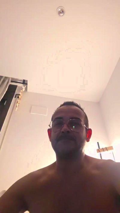 _MORENIT0_ live cam on Cam4