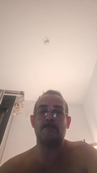 _MORENIT0_ live cam on Cam4