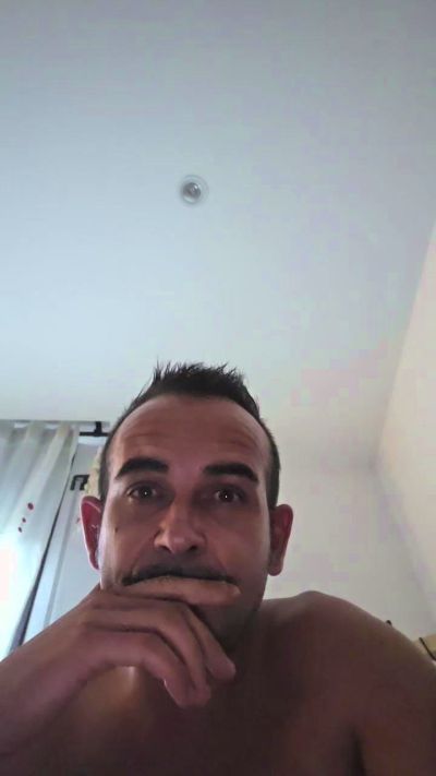 _MORENIT0_ live cam on Cam4