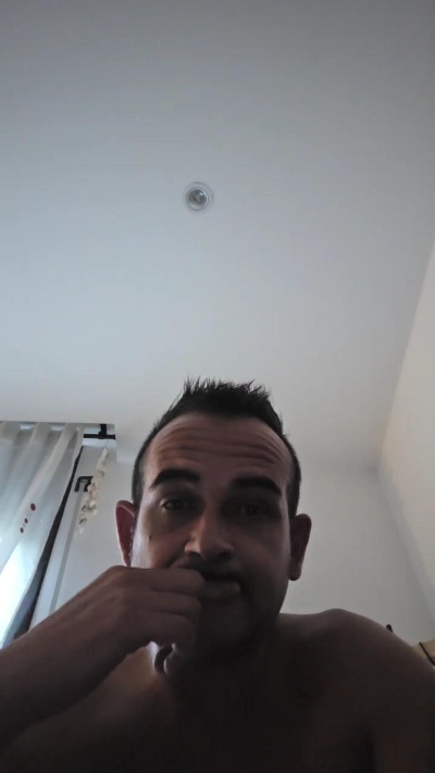 _MORENIT0_ live cam on Cam4