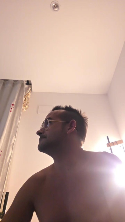 _MORENIT0_ live cam on Cam4