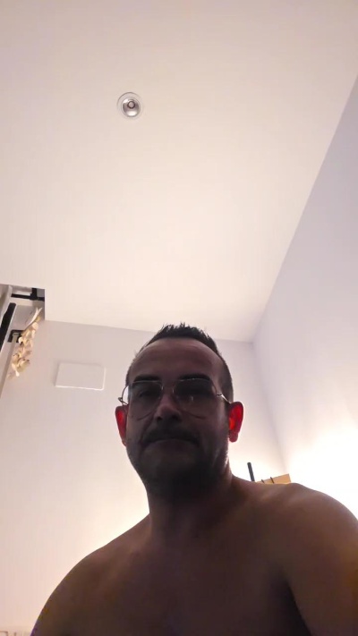 _MORENIT0_ live cam on Cam4