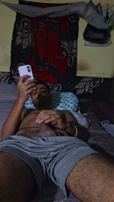 __skinnyboy_34 live cam on Cam4