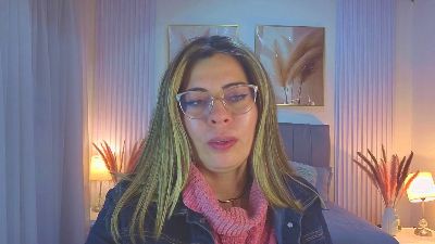 _lara1 live cam on Cam4