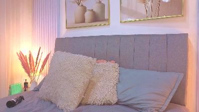 _lara1 live cam on Cam4