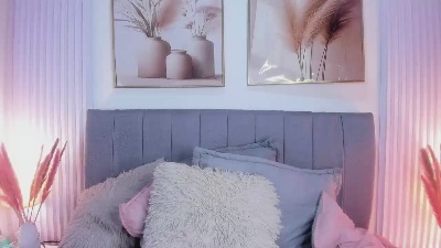 _lara1 live cam on Cam4