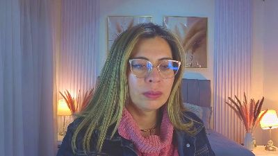 _lara1 live cam on Cam4