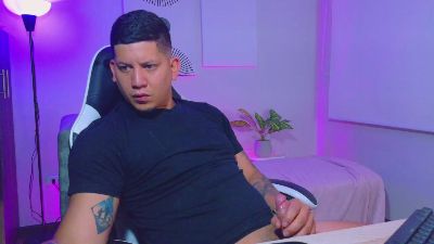 _robertobaggio live cam on Cam4