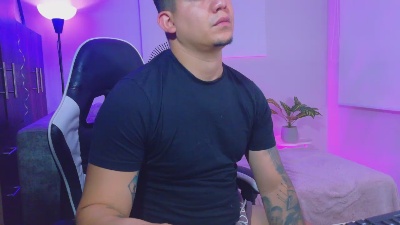 _robertobaggio live cam on Cam4