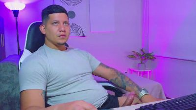 _robertobaggio live cam on Cam4