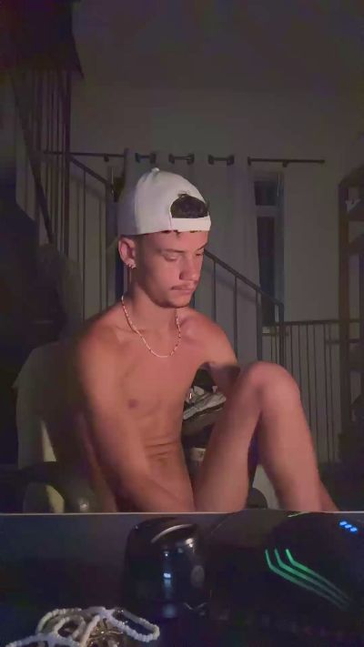 _santyingrego live cam on Cam4