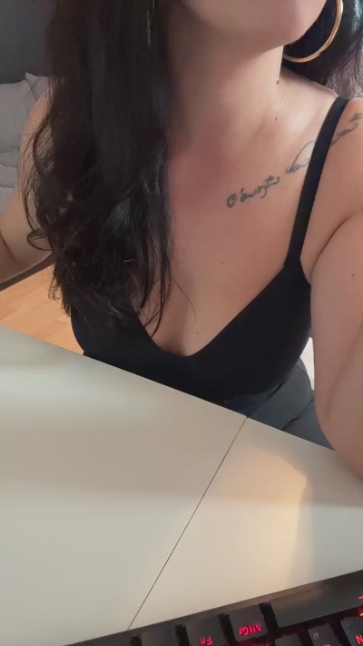 _universia live cam on Cam4