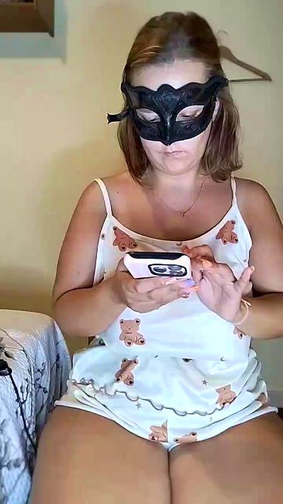 a_tua_ruivatuga live cam on Cam4