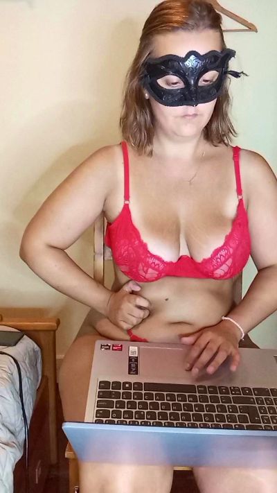 a_tua_ruivatuga live cam on Cam4