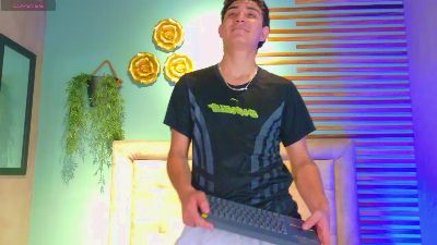 aalejo_gray live cam on Cam4