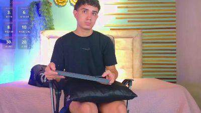 aalejo_gray live cam on Cam4