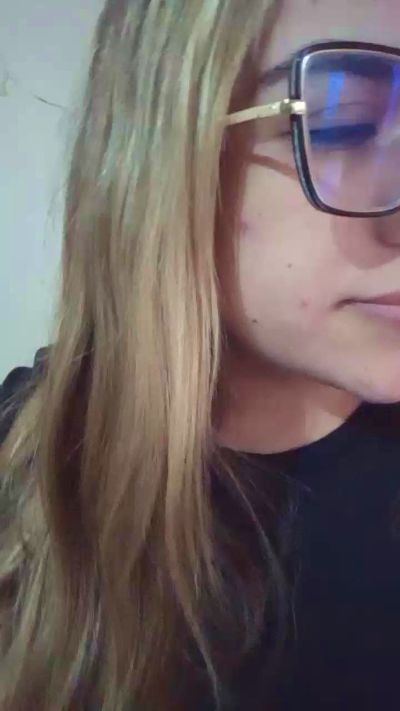 abril1 live cam on Cam4