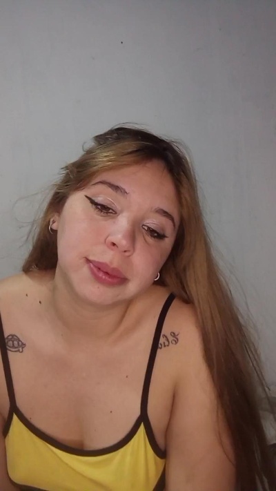 abyfoxy1 live cam on Cam4
