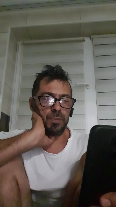 abyssboy352 live cam on Cam4