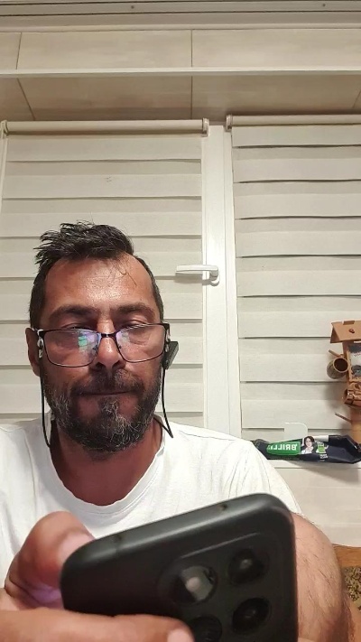 abyssboy352 live cam on Cam4
