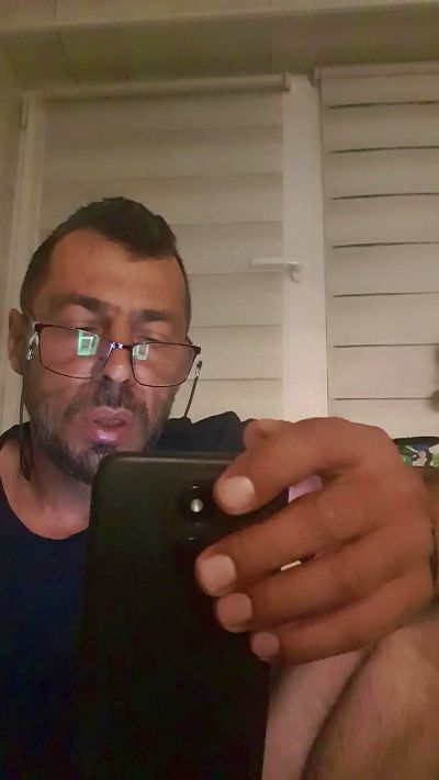 abyssboy352 live cam on Cam4