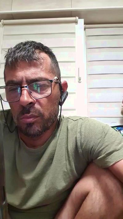abyssboy352 live cam on Cam4