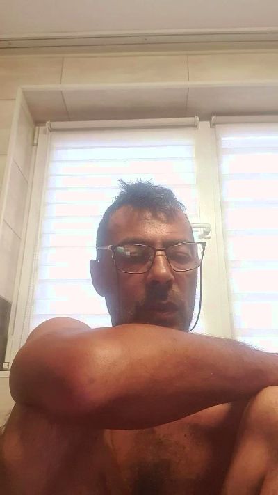 abyssboy352 live cam on Cam4