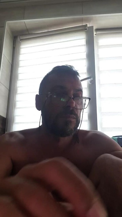 abyssboy352 live cam on Cam4