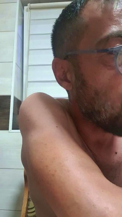 abyssboy352 live cam on Cam4